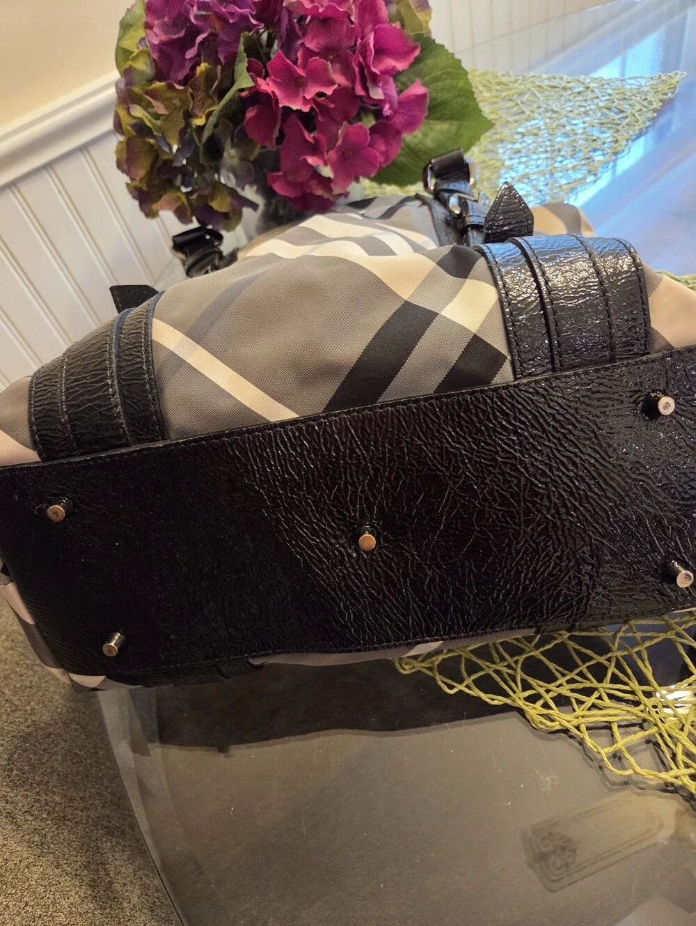 Burberry Beat Check Plaid Tote Bag with Black Patent Trim COA INCLUDED EXCELLENT
